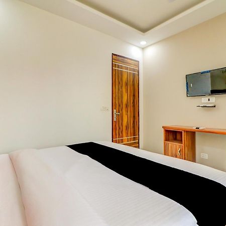 Oyo Flagship 80318 Hotel Sai Plaza Near Indira Gandhi International Airport Нью-Делі Екстер'єр фото