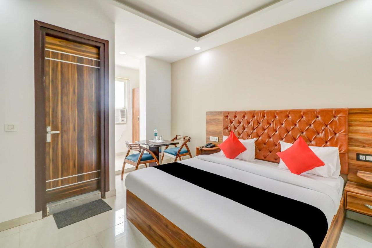 Oyo Flagship 80318 Hotel Sai Plaza Near Indira Gandhi International Airport Нью-Делі Екстер'єр фото