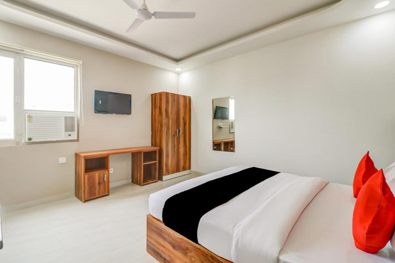 Oyo Flagship 80318 Hotel Sai Plaza Near Indira Gandhi International Airport Нью-Делі Екстер'єр фото