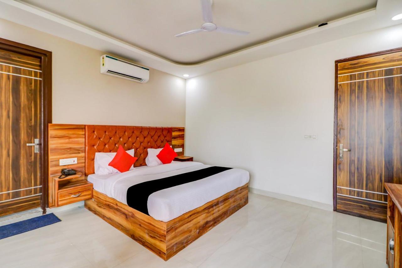 Oyo Flagship 80318 Hotel Sai Plaza Near Indira Gandhi International Airport Нью-Делі Екстер'єр фото
