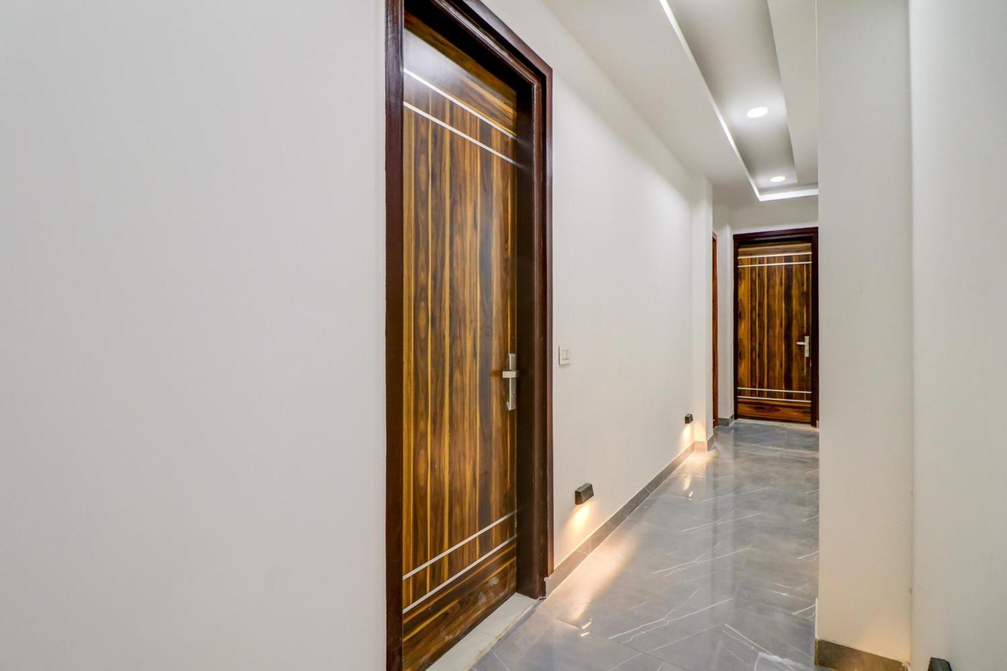 Oyo Flagship 80318 Hotel Sai Plaza Near Indira Gandhi International Airport Нью-Делі Екстер'єр фото
