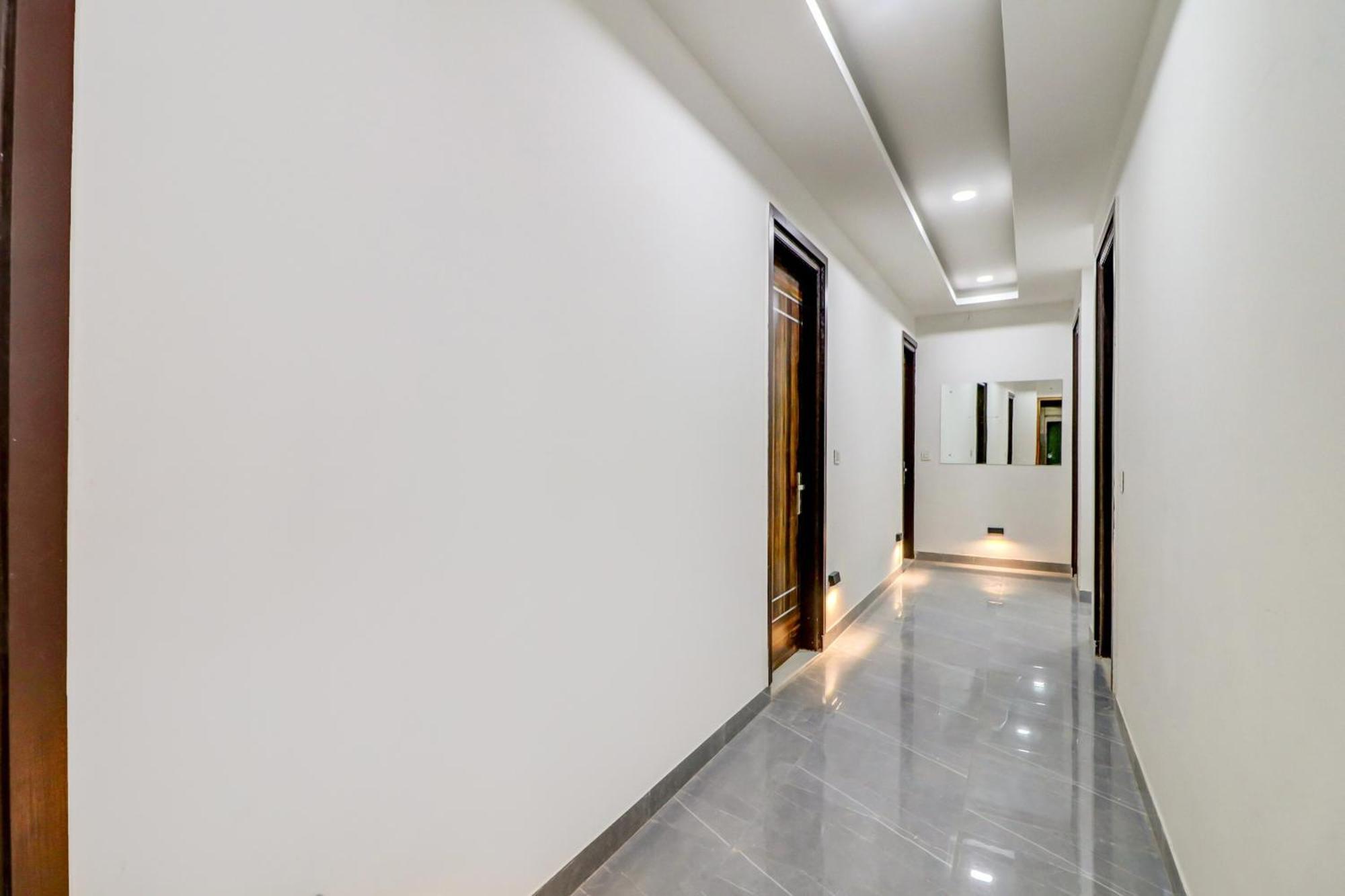 Oyo Flagship 80318 Hotel Sai Plaza Near Indira Gandhi International Airport Нью-Делі Екстер'єр фото
