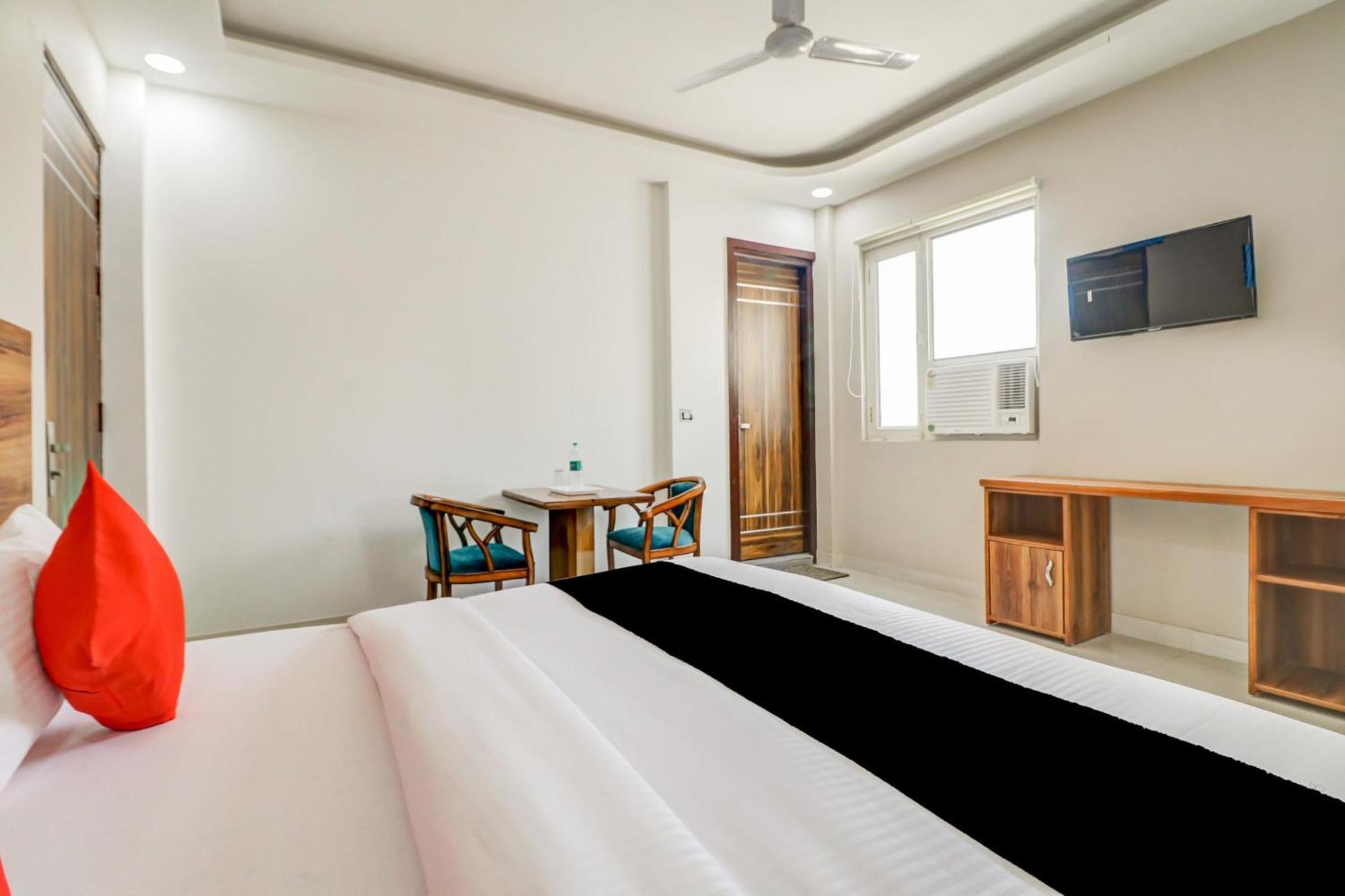 Oyo Flagship 80318 Hotel Sai Plaza Near Indira Gandhi International Airport Нью-Делі Екстер'єр фото